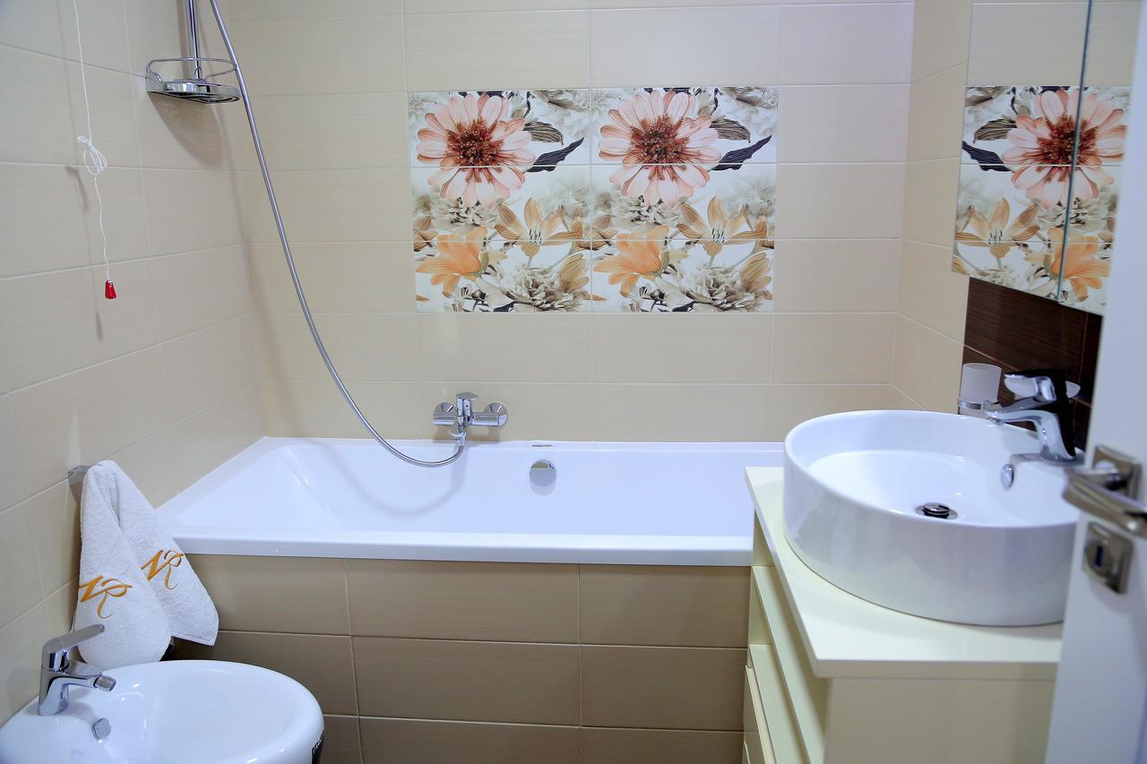 Nomelia Residence B&B Вльора Екстер'єр фото