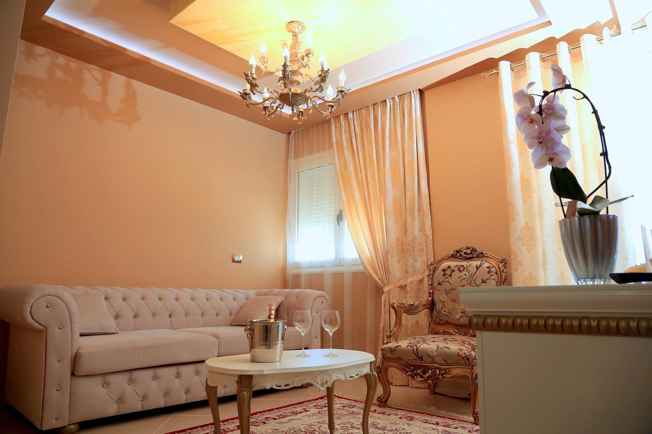 Nomelia Residence B&B Вльора Екстер'єр фото