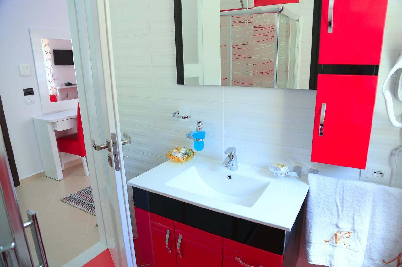 Nomelia Residence B&B Вльора Екстер'єр фото