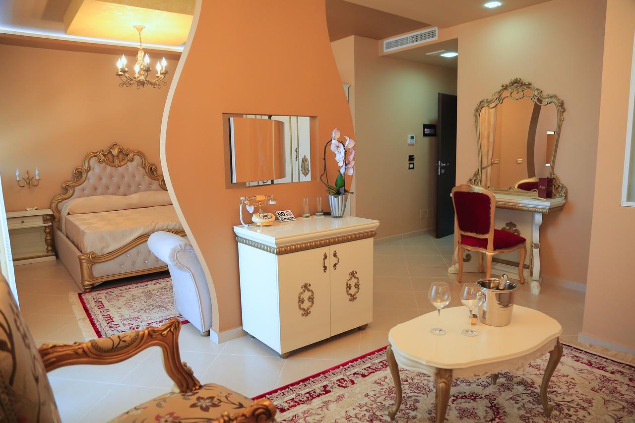 Nomelia Residence B&B Вльора Екстер'єр фото